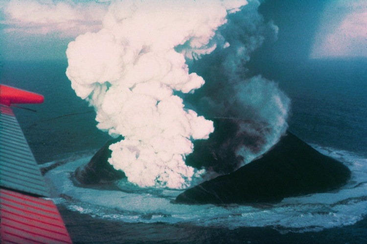 Surtsey_eruption_1963